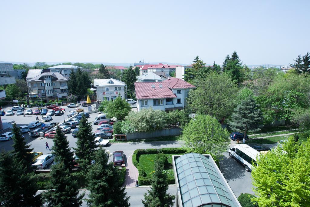 Hotel Dumbrava Bacau Exterior photo